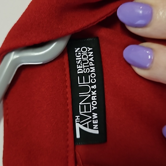 Vibrant red top with capped sleeves and asymmetrical bottom. Size xl. - Picture 4 of 5